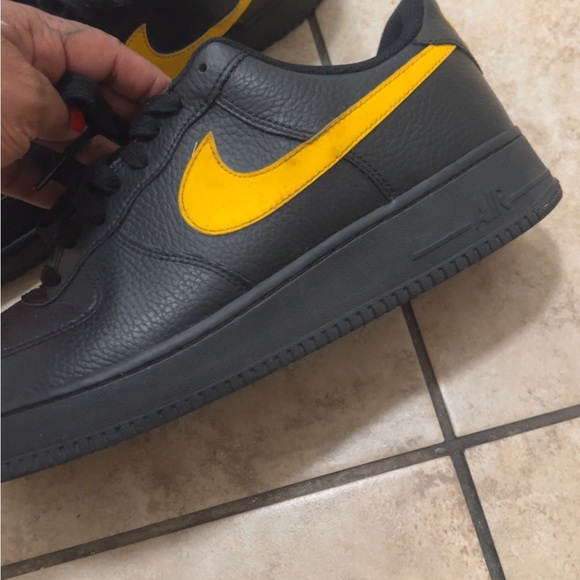 Nike Black Sneakers with Yellow Accents - Picture 3 of 6